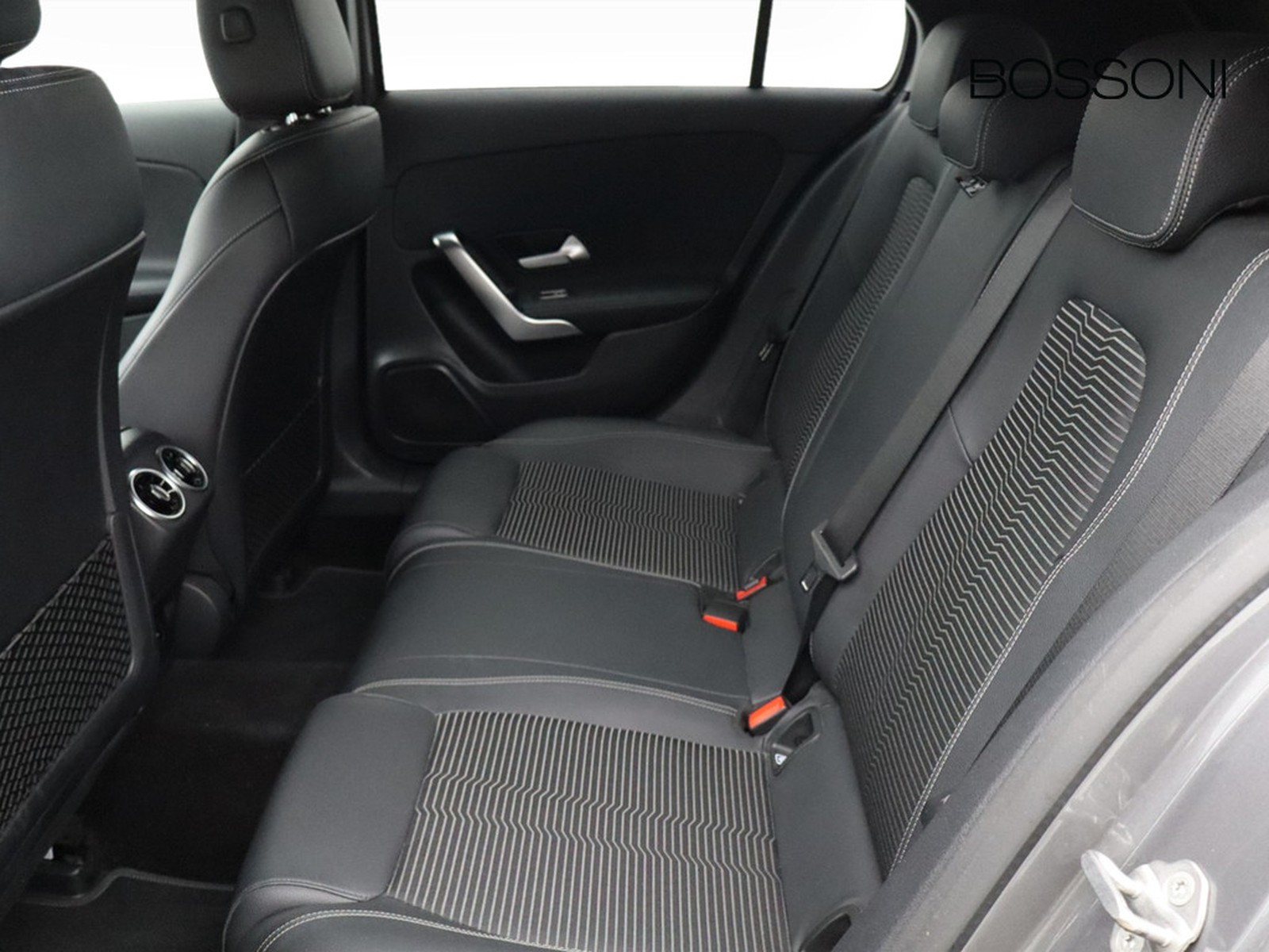 8 - Mercedes Classe A 250 e plug in hybrid (e eq-power) sport 8g-dct