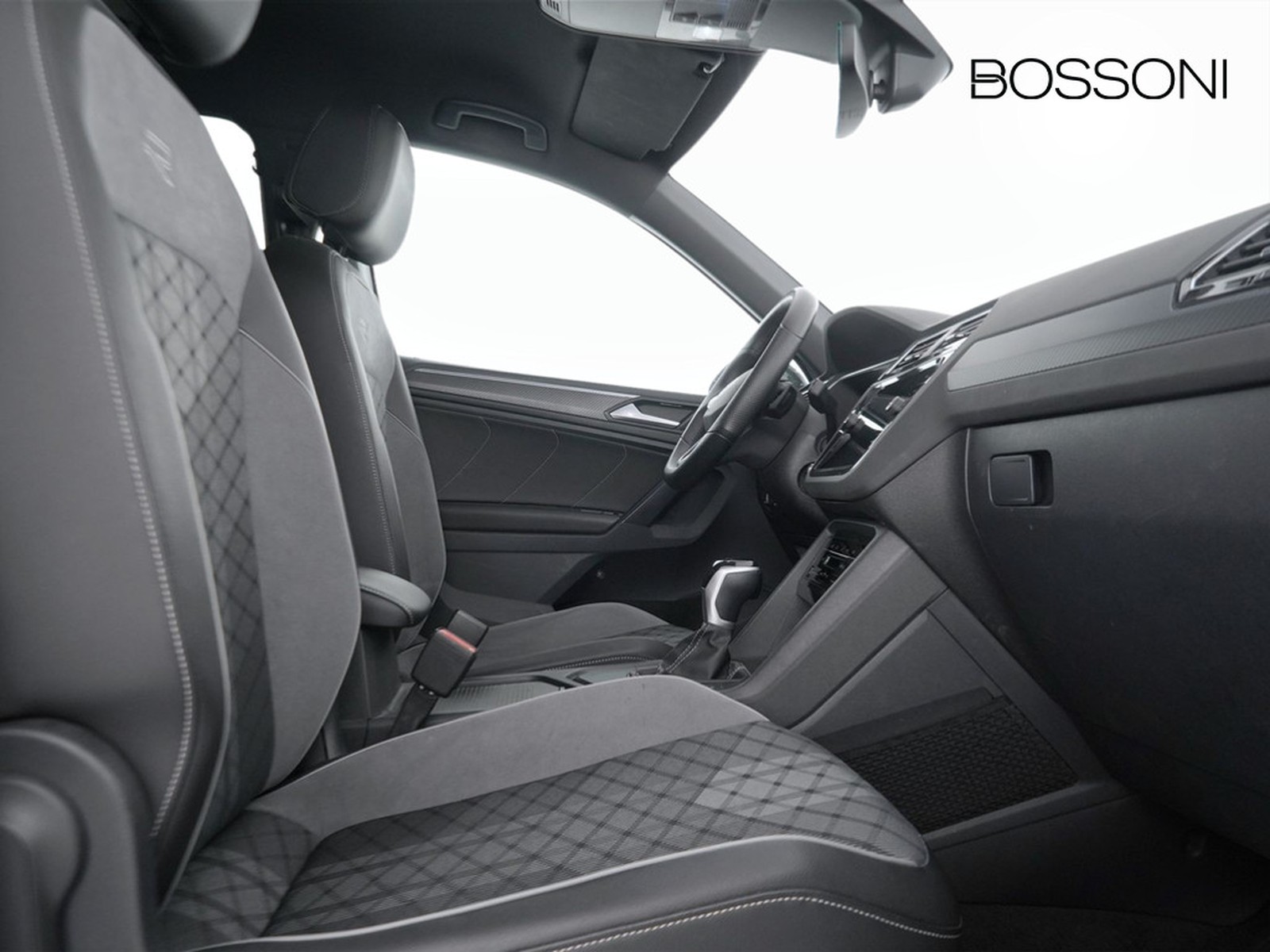 8 - Volkswagen Tiguan 1.5 tsi act 150cv r-line dsg