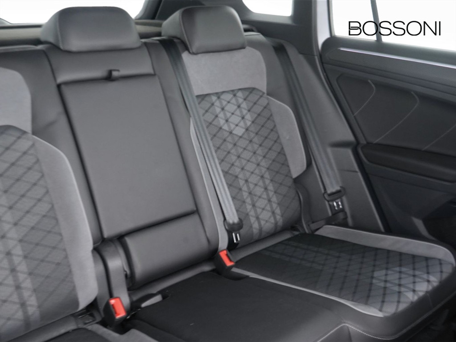 22 - Volkswagen Tiguan 1.5 tsi act 150cv r-line dsg