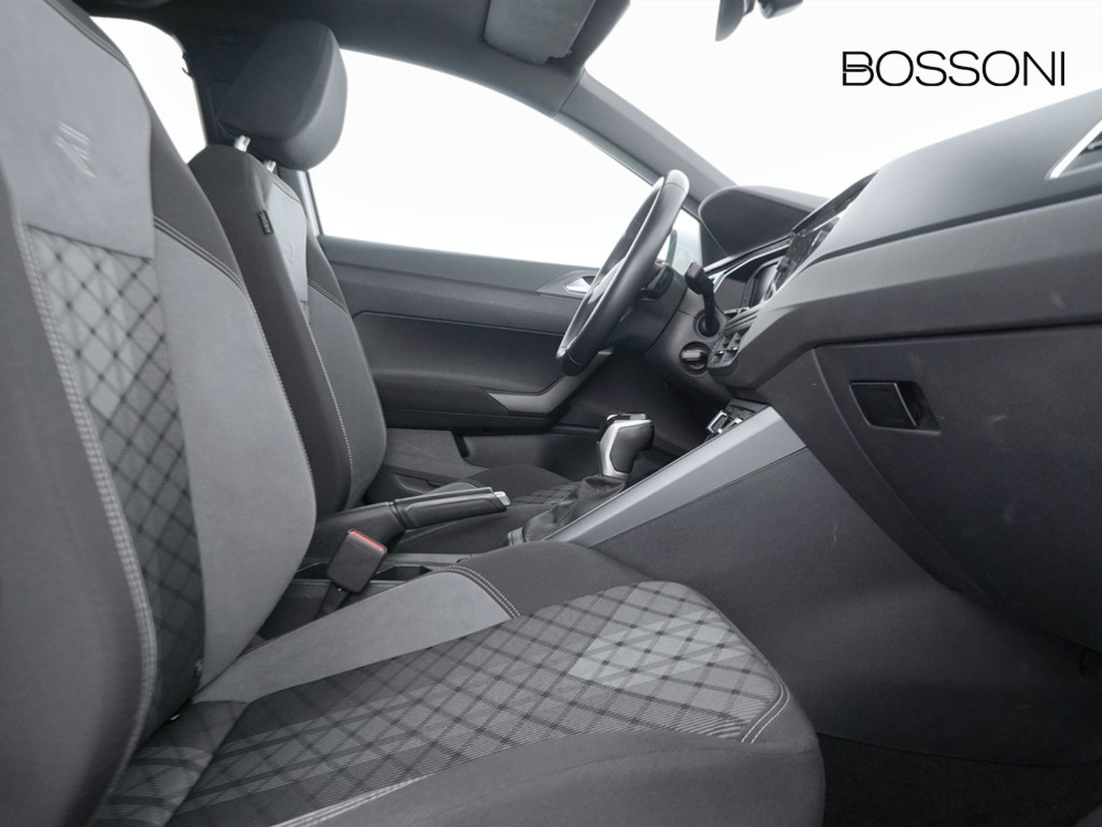 8 - Volkswagen Taigo 1.5 tsi 150cv r-line dsg