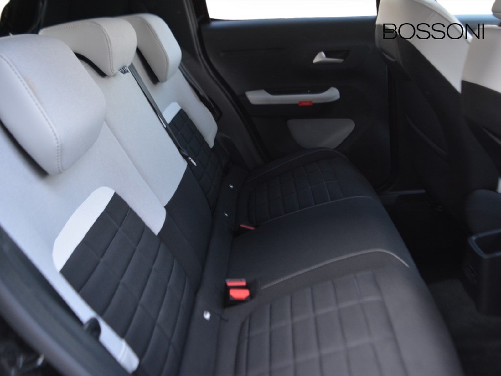 9 - Citroen C3 1.2 puretech turbo 100cv max s&s