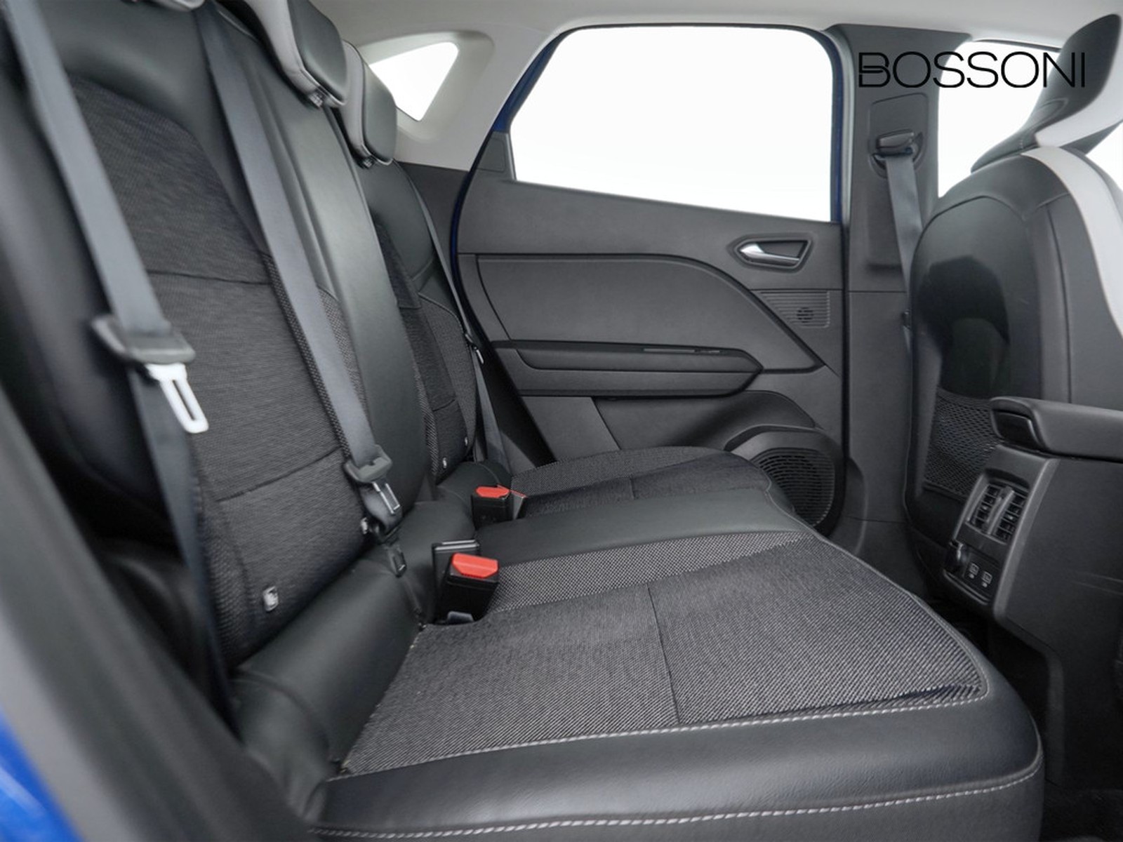 9 - Renault Captur 1.6 e-tech hybrid intens auto 145cv