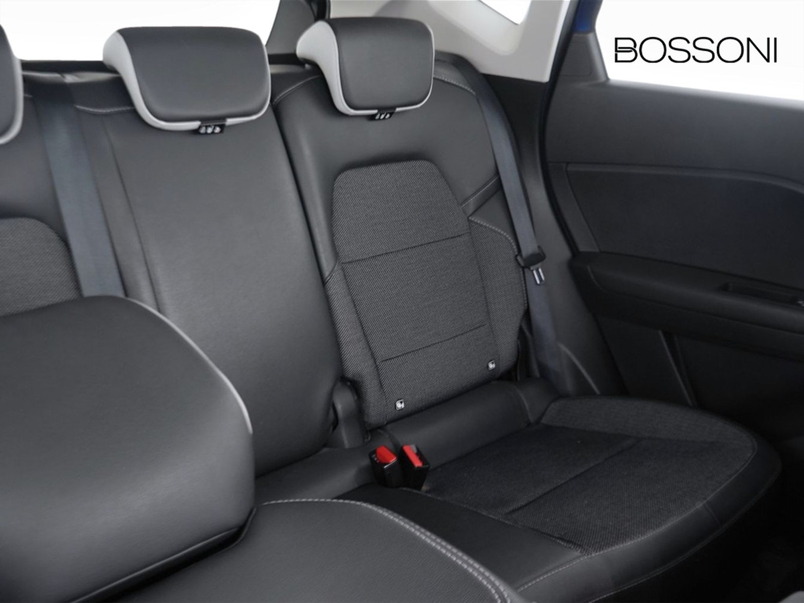 21 - Renault Captur 1.6 e-tech hybrid intens auto 145cv