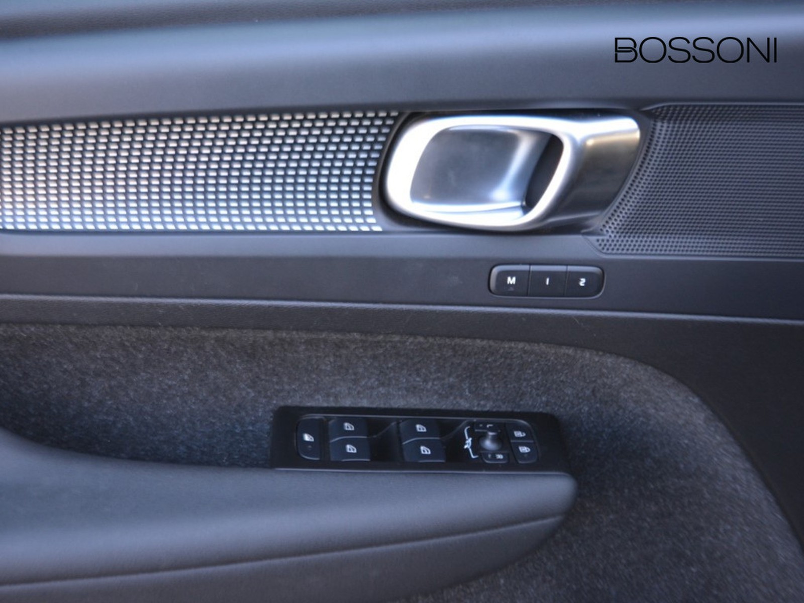 15 - Volvo XC40 1.5 t5 recharge plug-in-hybrid r-design geartronic my21