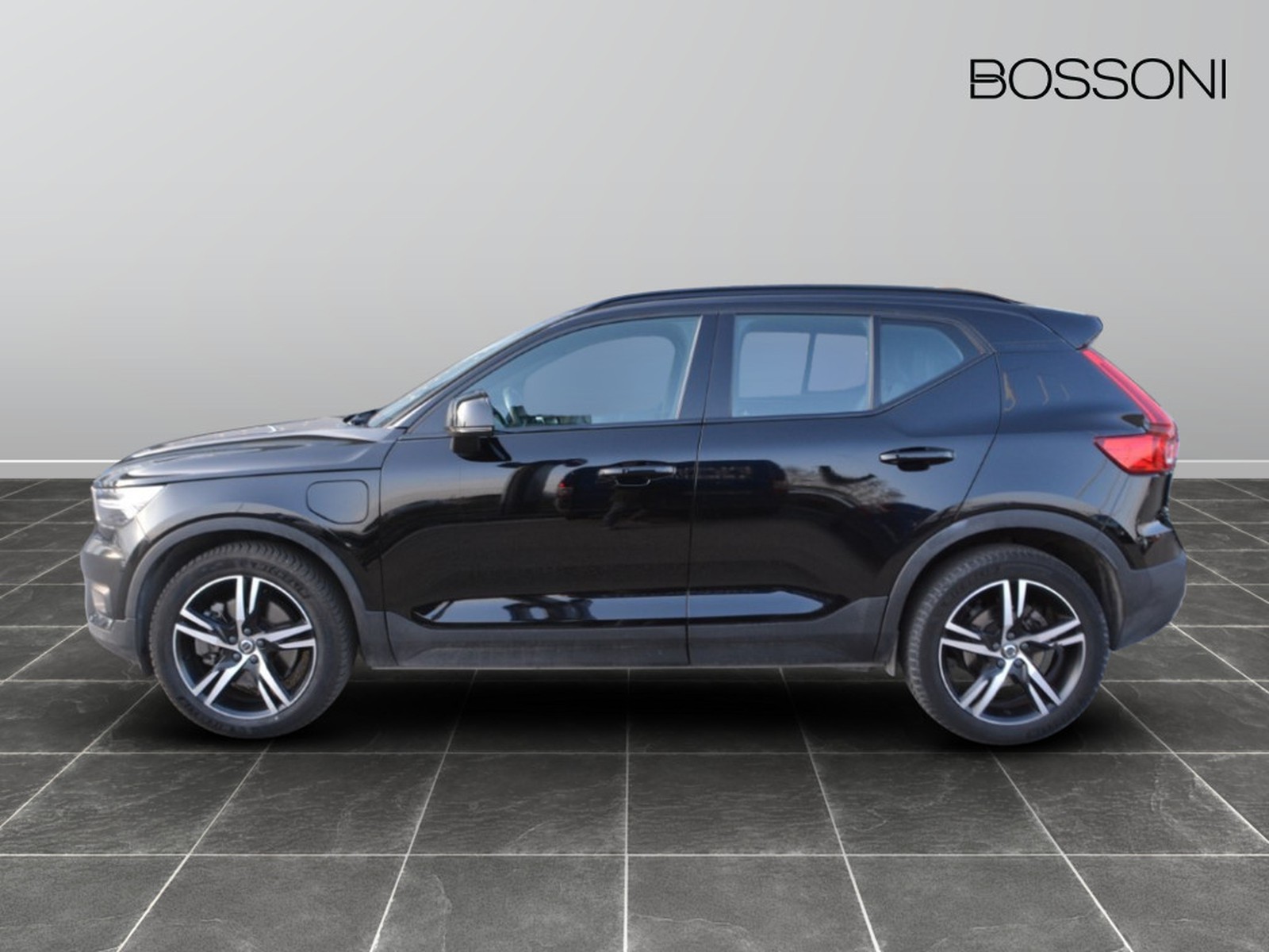 24 - Volvo XC40 1.5 t5 recharge plug-in-hybrid r-design geartronic my21