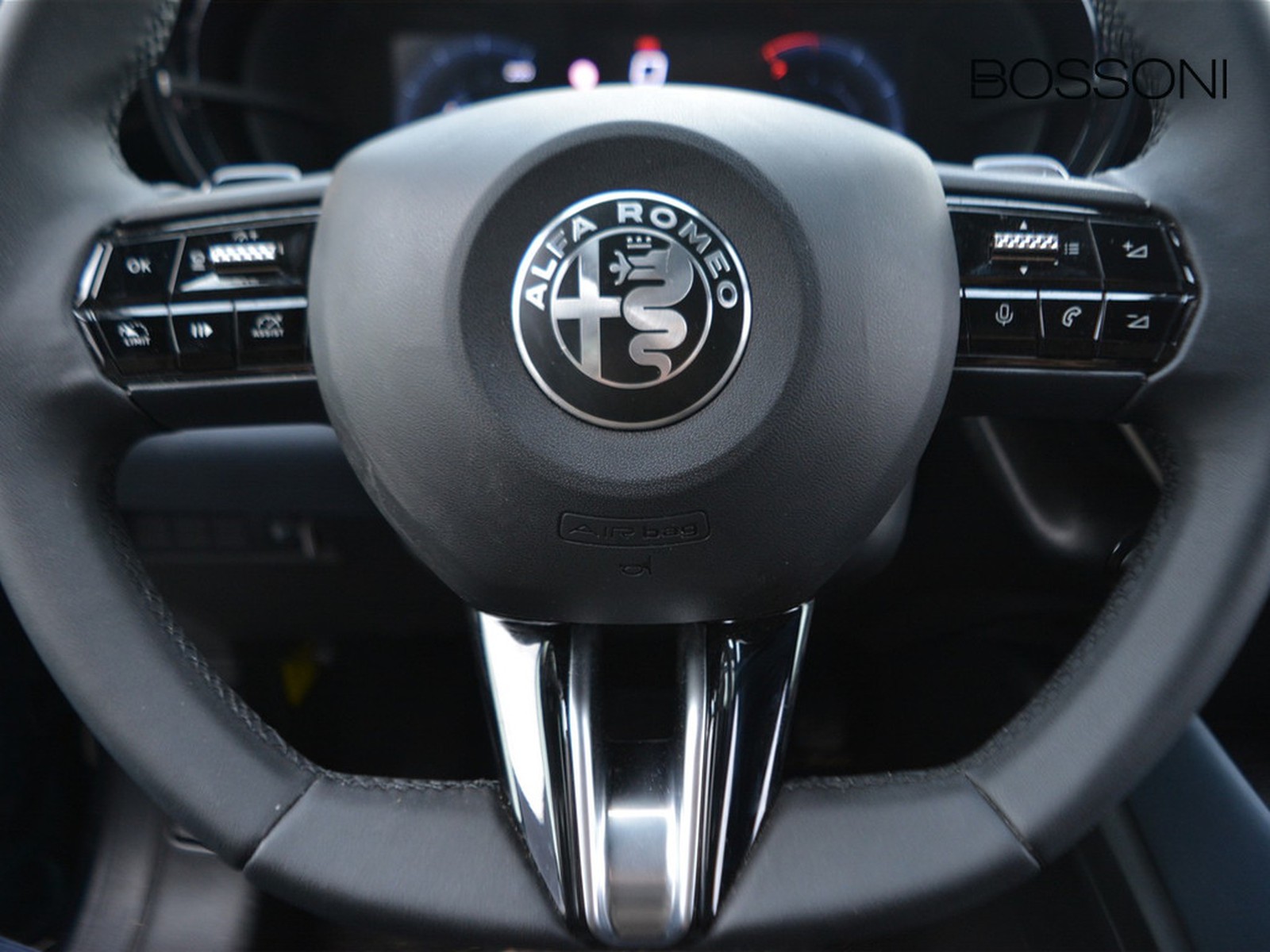 16 - Alfa Romeo Junior 1.2 hybrid 145cv ibrida edct6