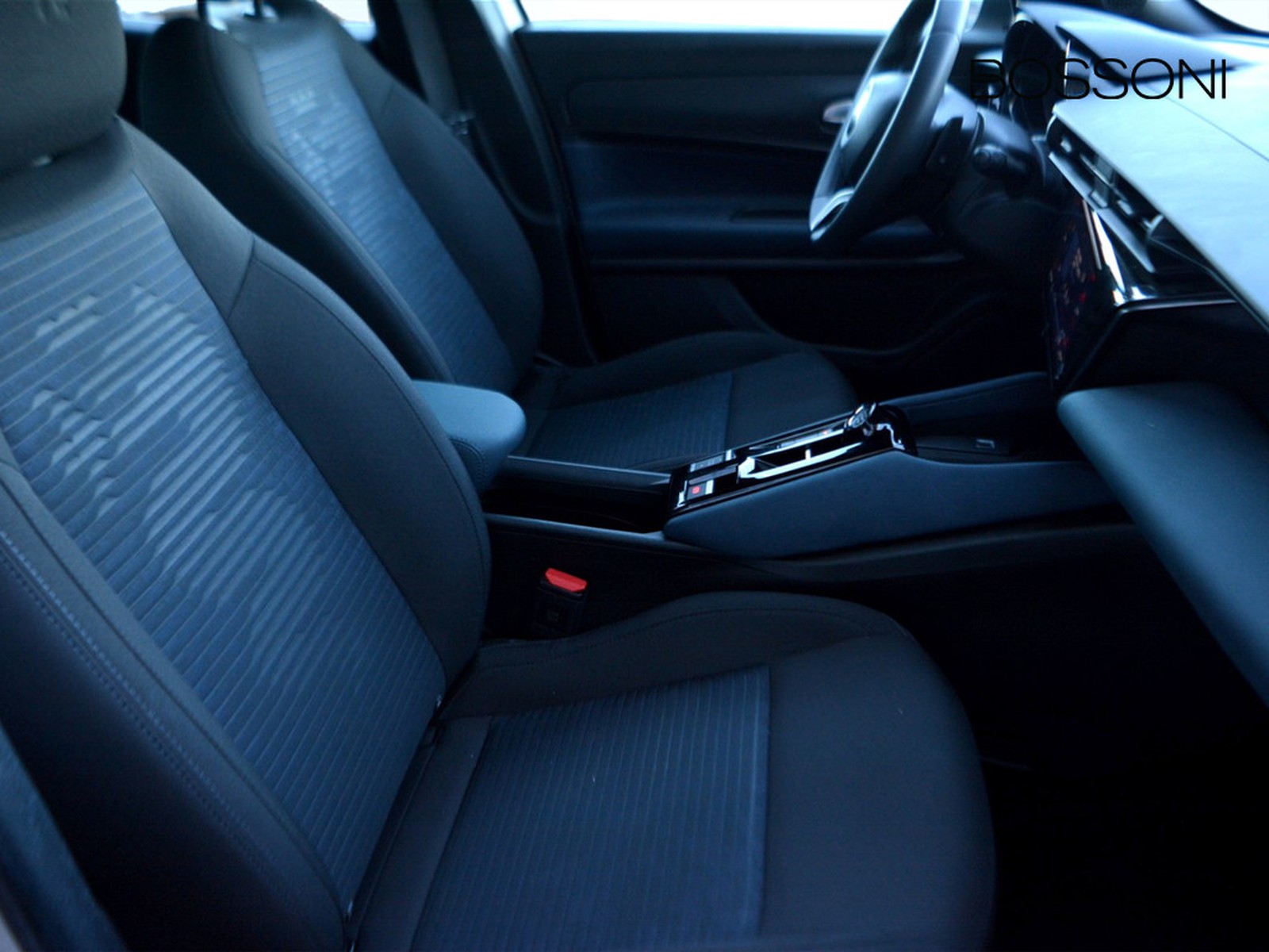 5 - Alfa Romeo Junior 1.2 hybrid 145cv ibrida edct6