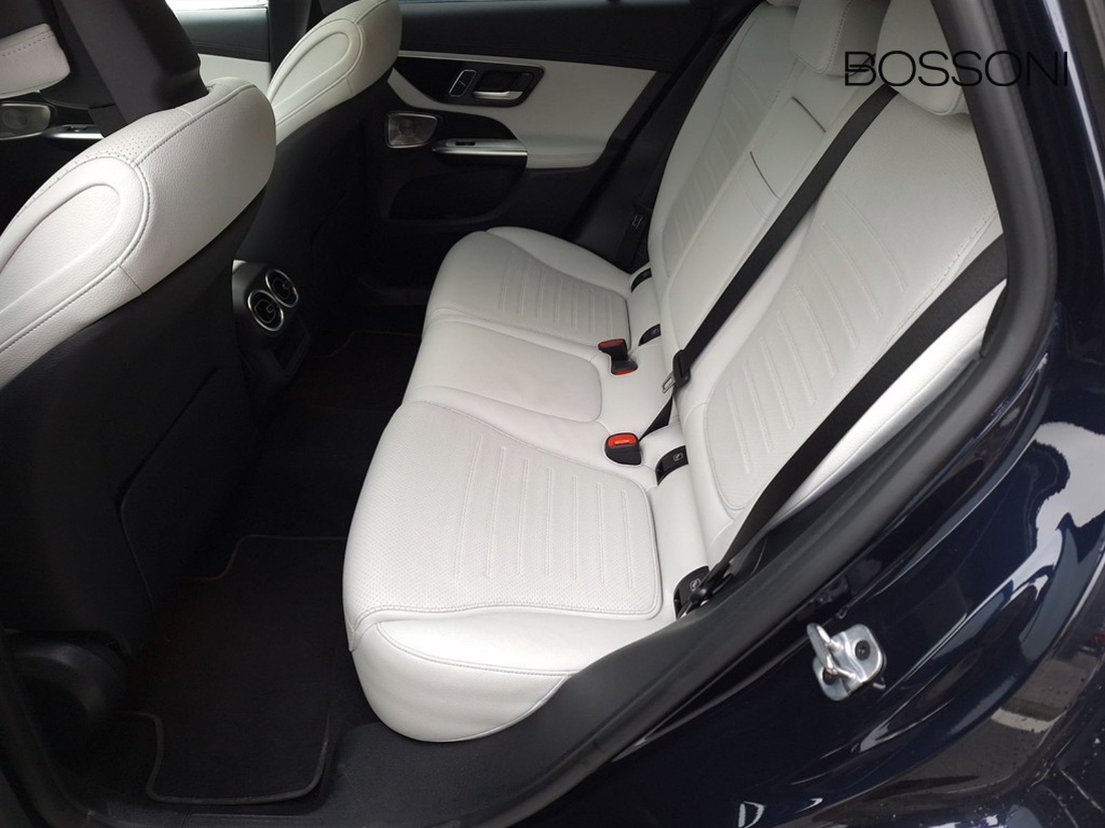 12 - Mercedes GLC coupe 300 d amg line premium 4matic 9g-tronic