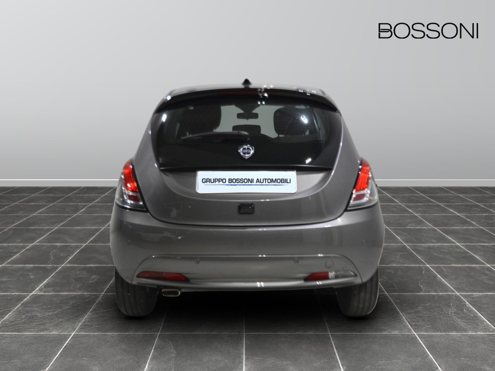 4 - Lancia Ypsilon 1.0 firefly hybrid 70cv platino s&s