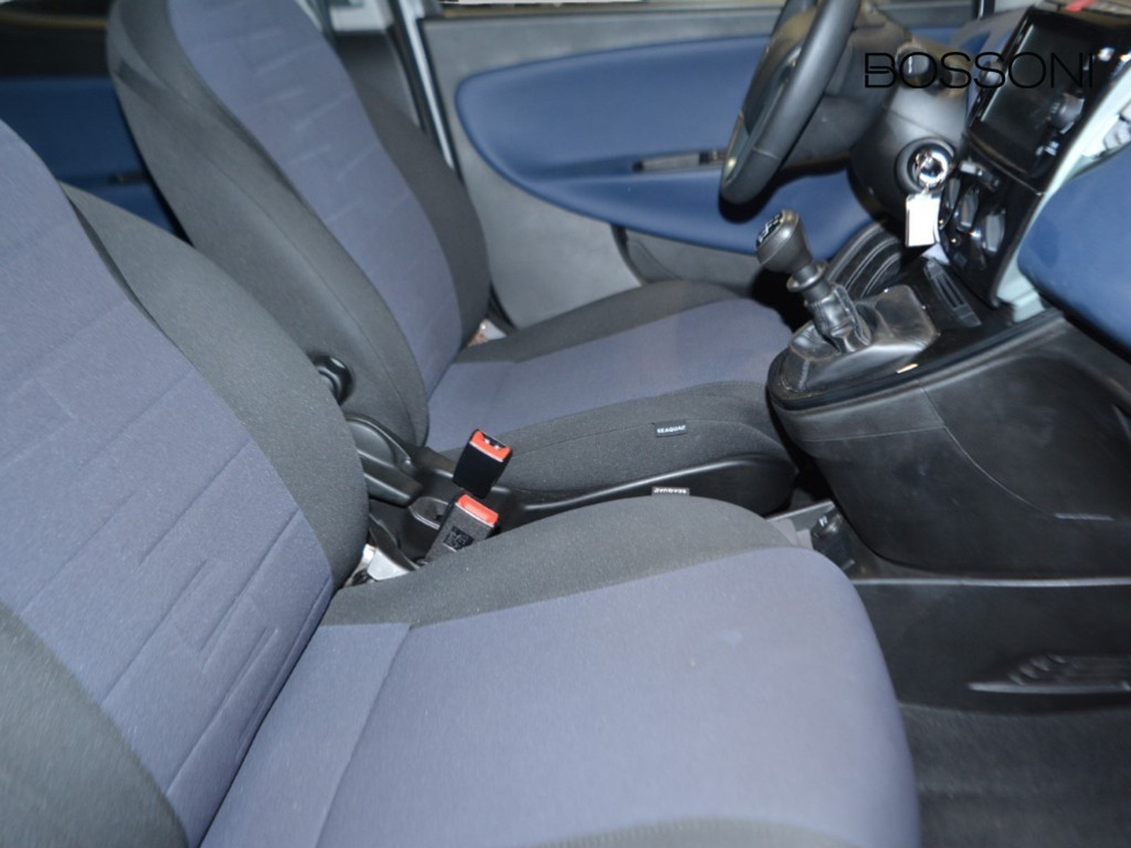 5 - Lancia Ypsilon 1.0 firefly hybrid 70cv platino s&s