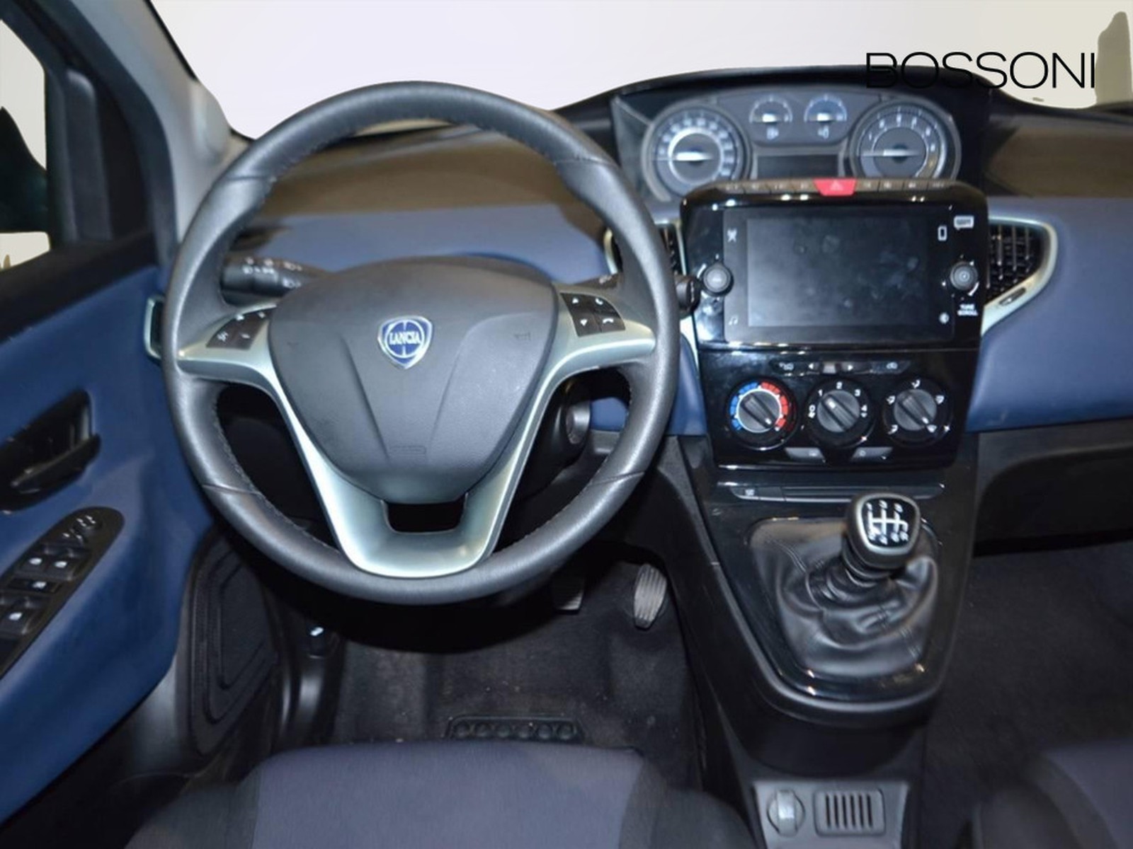 9 - Lancia Ypsilon 1.0 firefly hybrid 70cv platino s&s