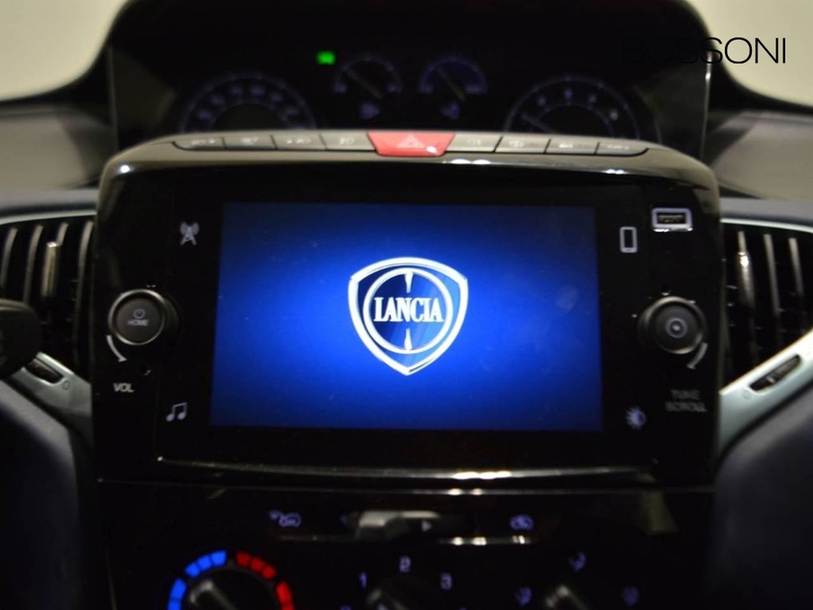 10 - Lancia Ypsilon 1.0 firefly hybrid 70cv platino s&s