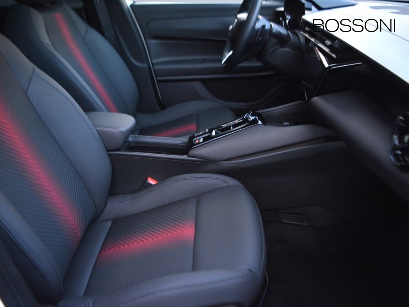 5 - Alfa Romeo Junior 1.2 hybrid 145cv ibrida q4 edct6