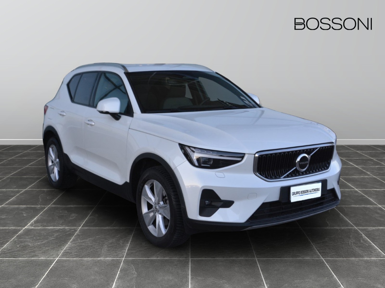 3 - Volvo XC40 2.0 b3 core automatico
