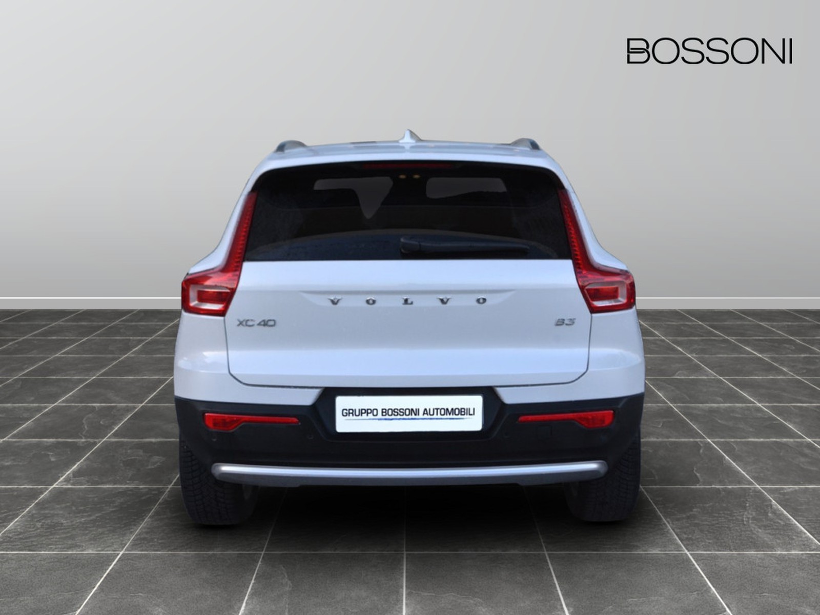 5 - Volvo XC40 2.0 b3 core automatico