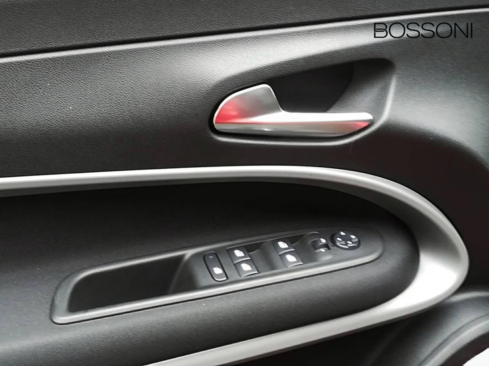 14 - Jeep Avenger 1.2 turbo 100cv longitude fwd