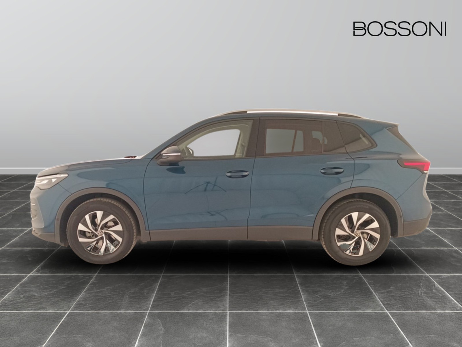 3 - Volkswagen Tiguan 1.5 etsi act 130cv life dsg