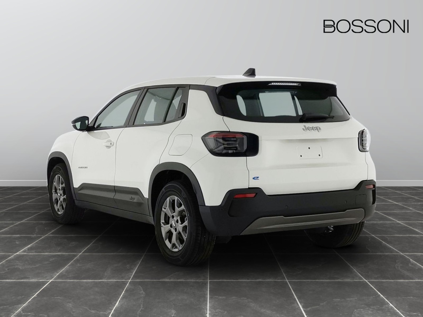 4 - Jeep Avenger full-electric longitude fwd auto