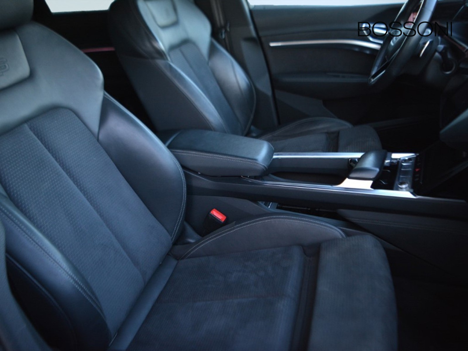 5 - Audi e-tron sportback 55 business fast quattro cvt