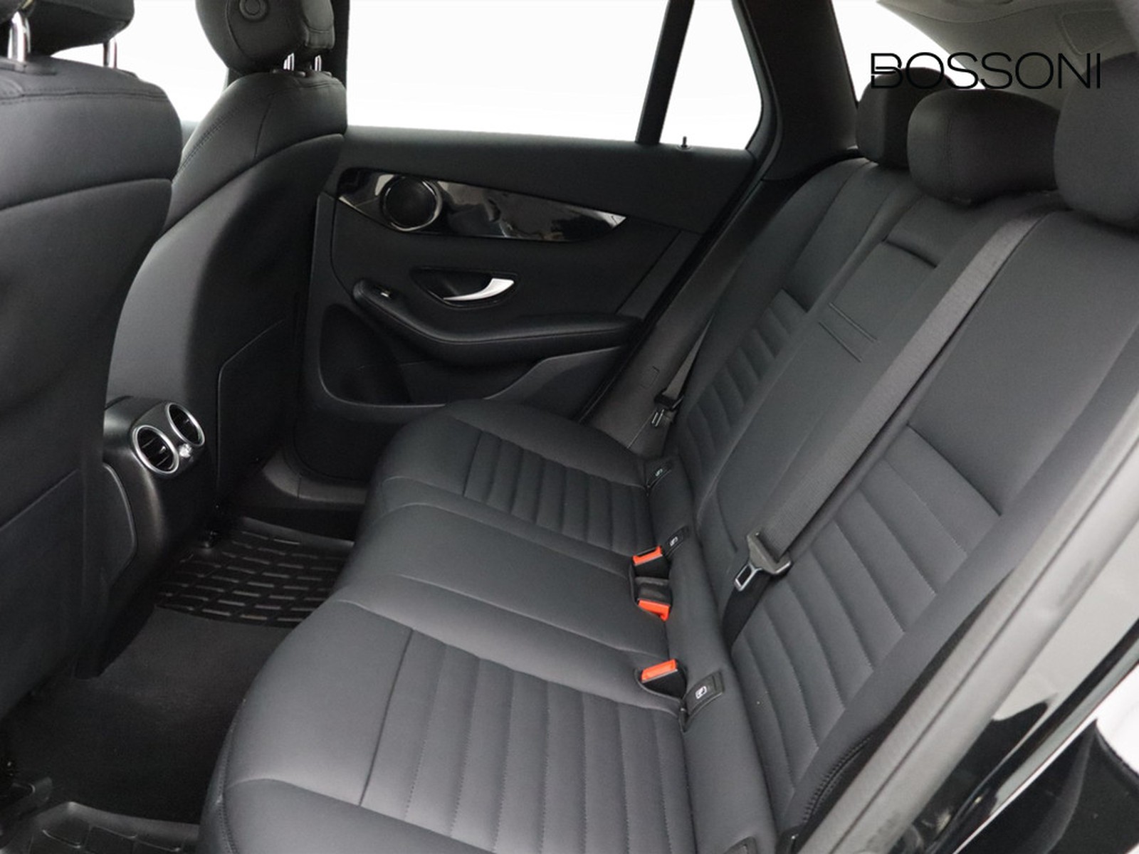 8 - Mercedes GLC suv 200 mild hybrid (eq-boost) sport 4matic 9g-tronic plus