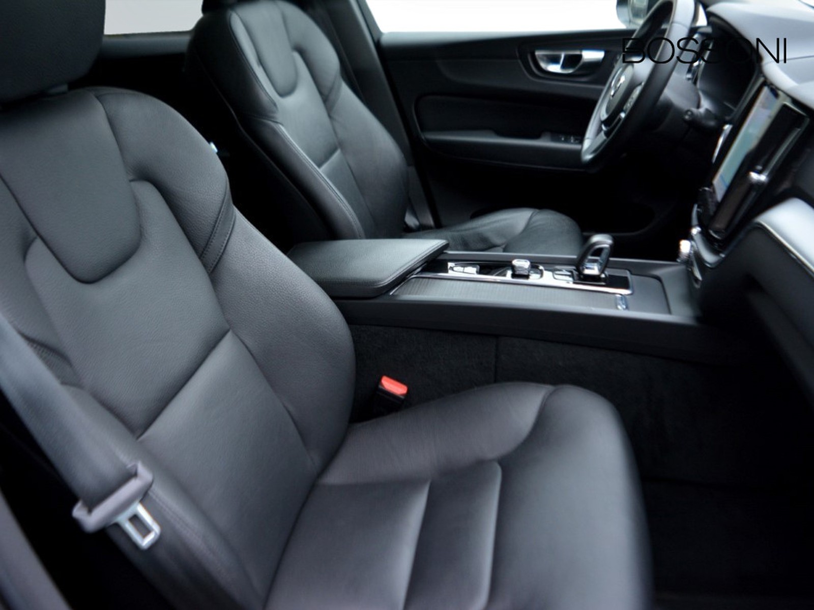 5 - Volvo XC60 2.0 b4 momentum pro automatico