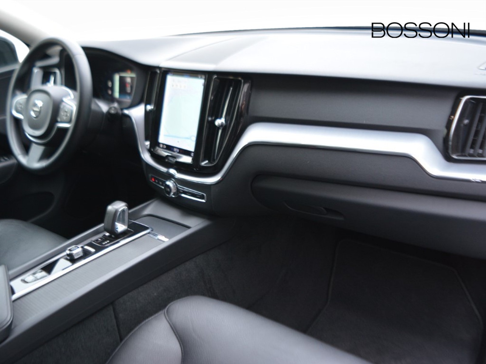 8 - Volvo XC60 2.0 b4 momentum pro automatico