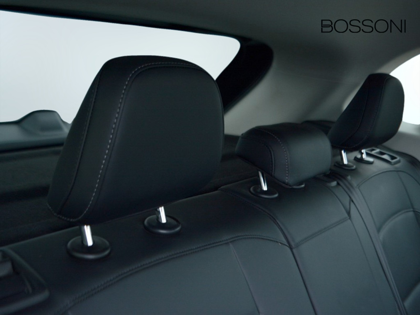 6 - Mg ZS 1.5 hybrid+ luxury auto