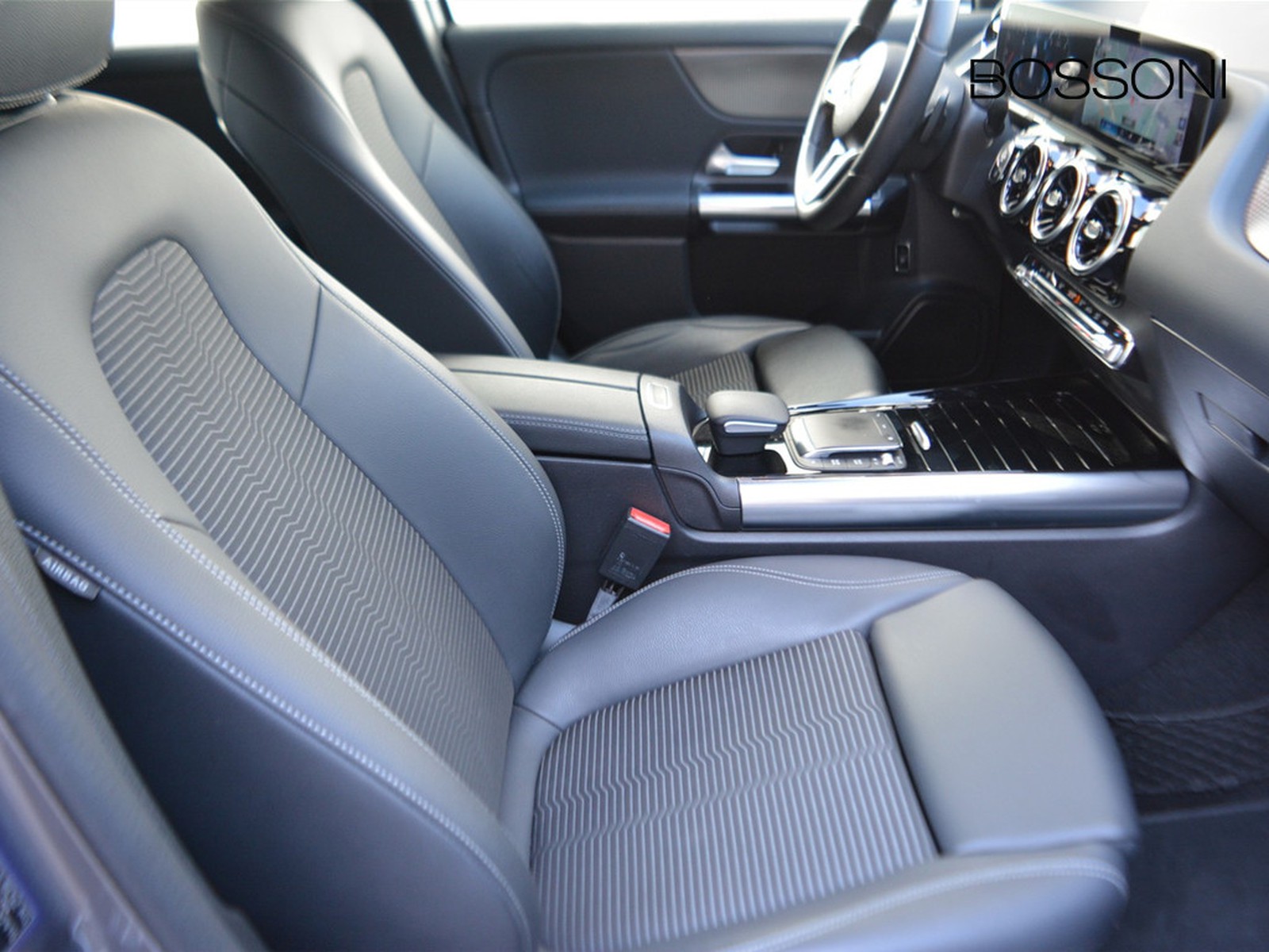 5 - Mercedes GLA 200 d sport plus 8g-dct