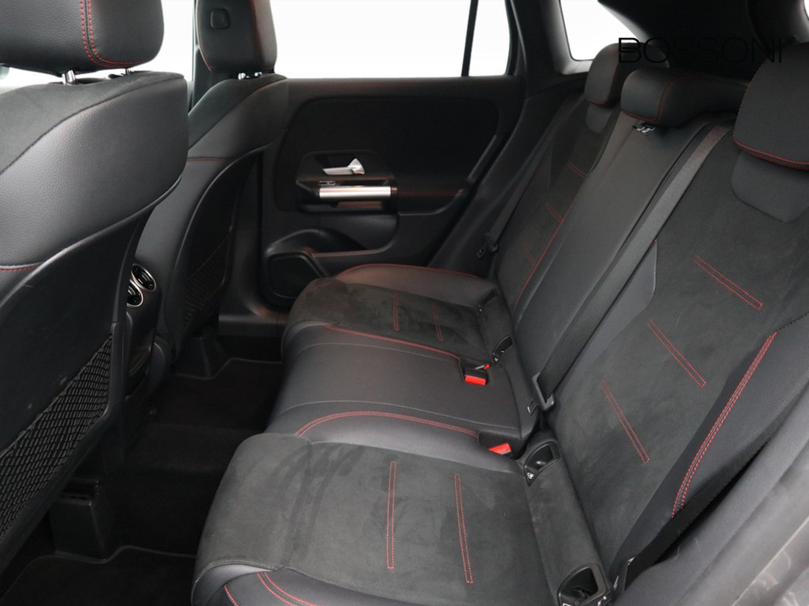 8 - Mercedes GLA 200 d premium 8g-dct