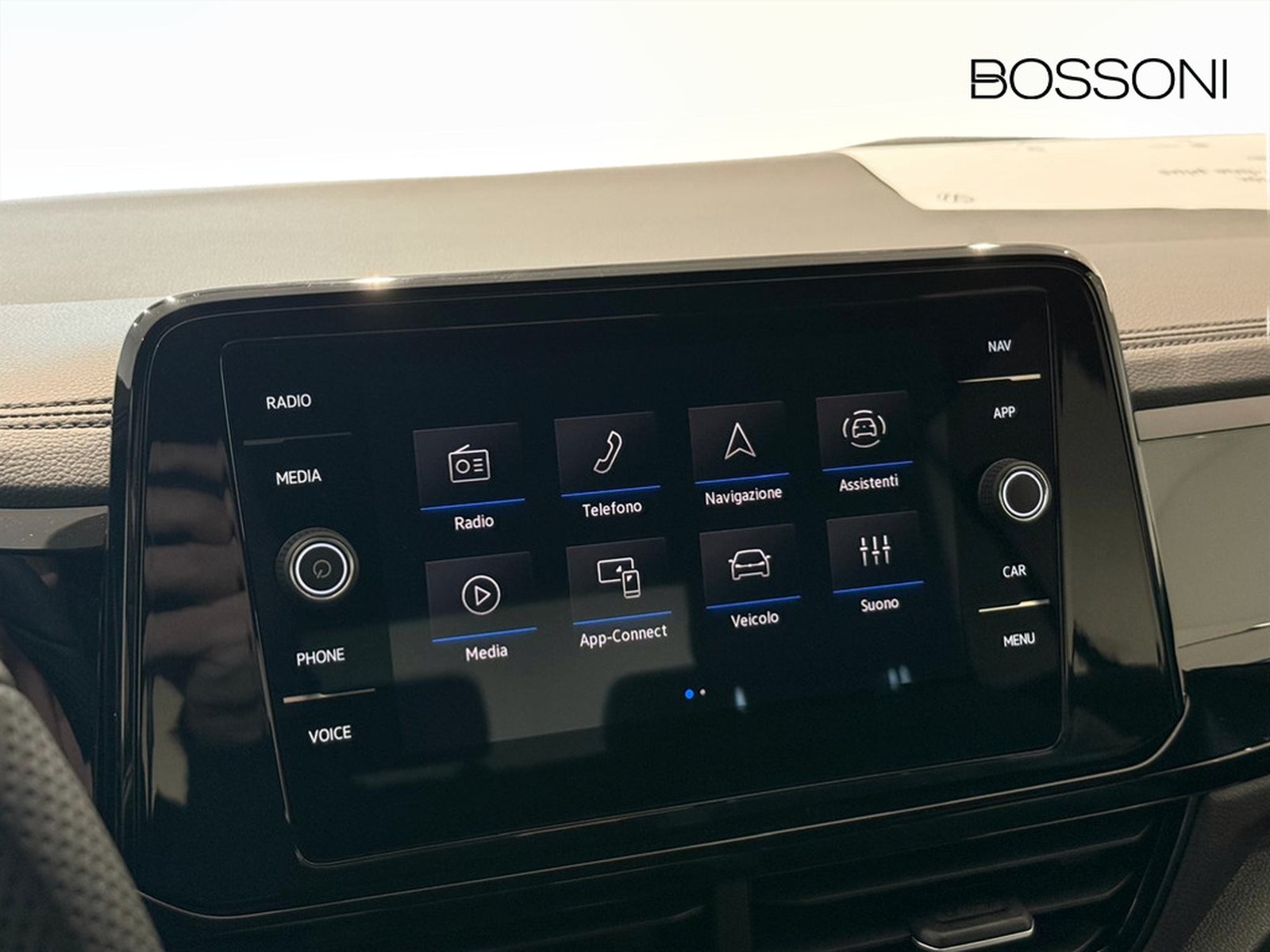 8 - Volkswagen T-Roc 1.0 tsi 115cv r-line plus