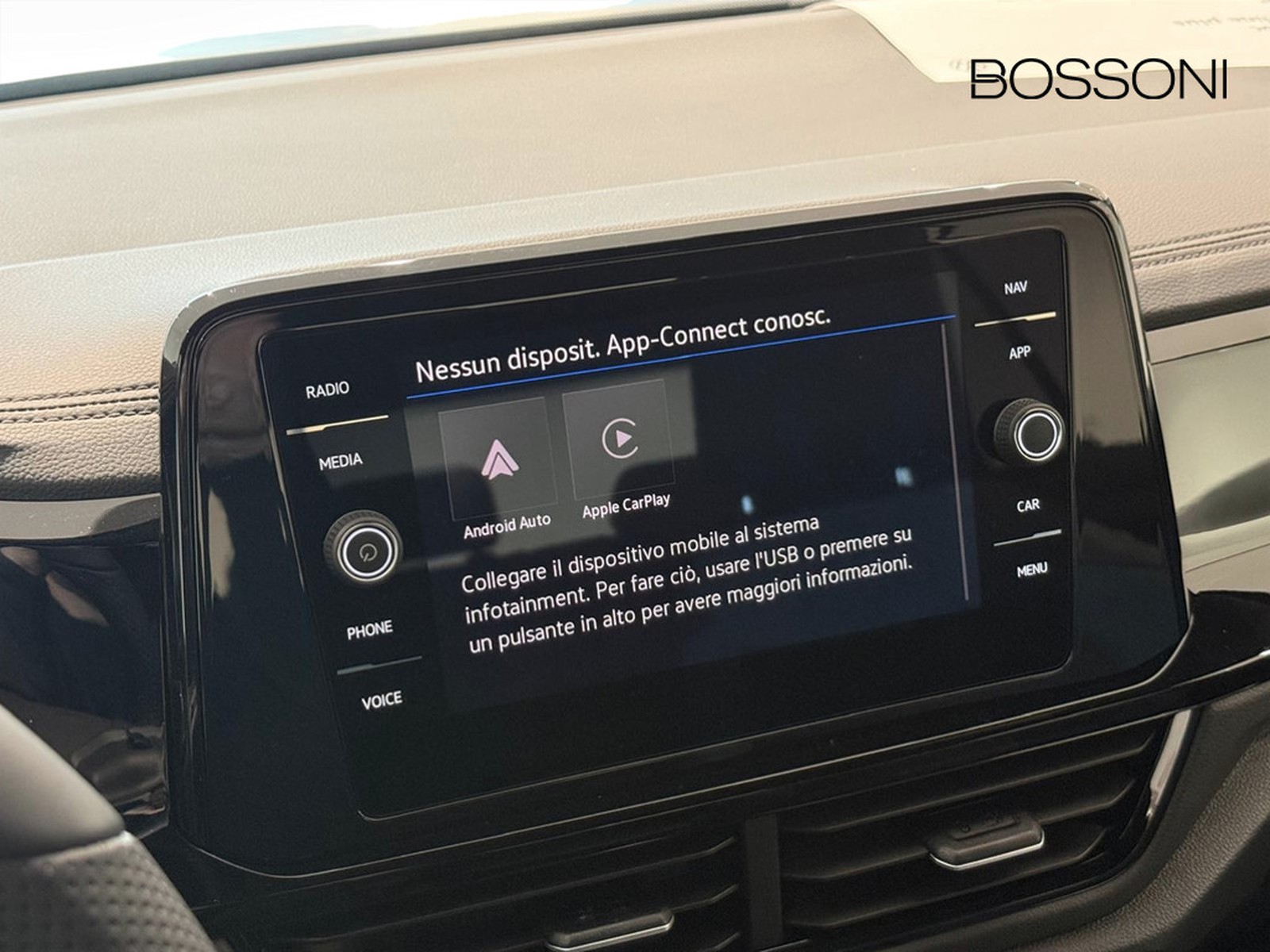 9 - Volkswagen T-Roc 1.0 tsi 115cv r-line plus