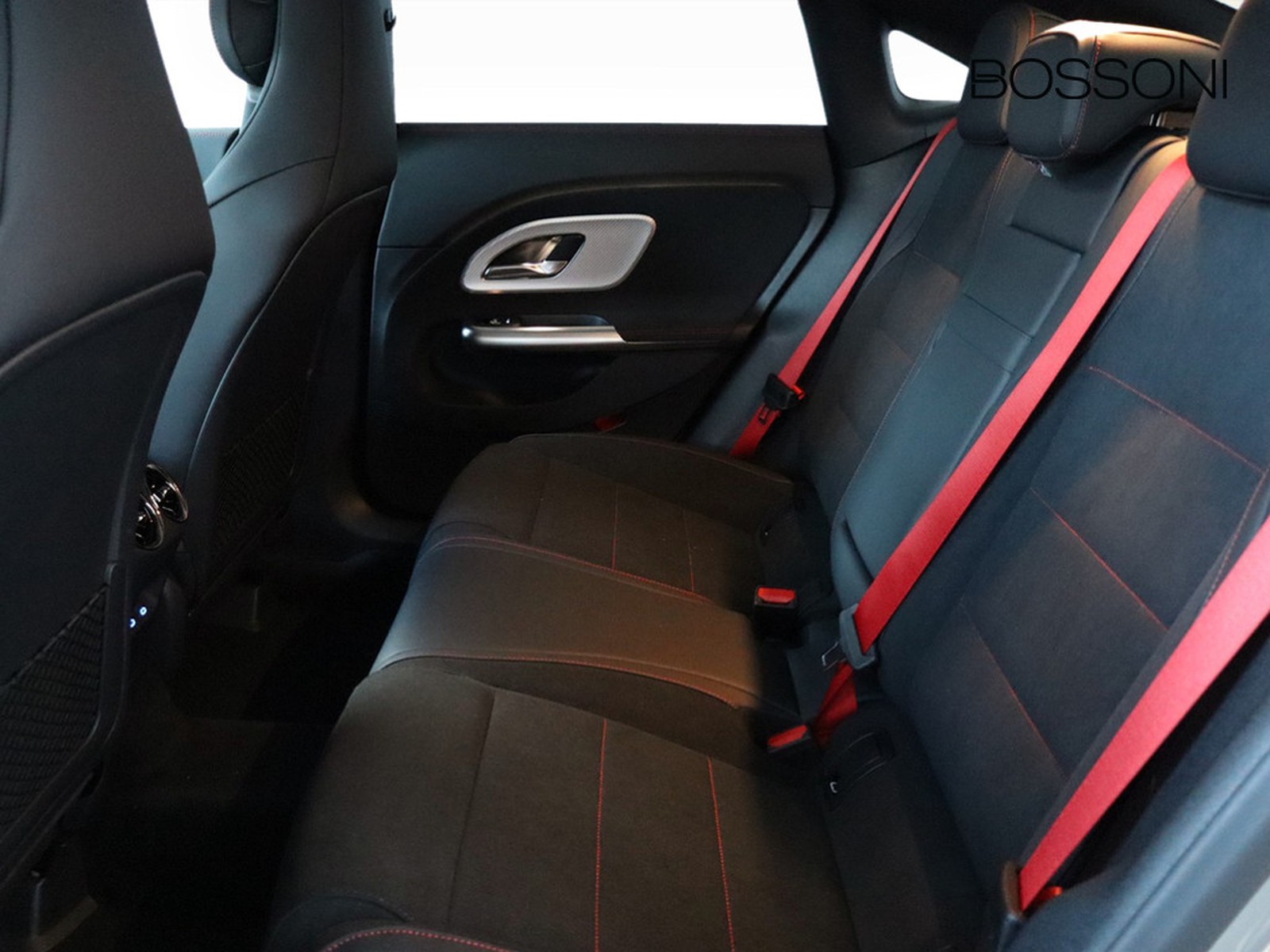 8 - Mercedes CLA 220 premium 4matic auto