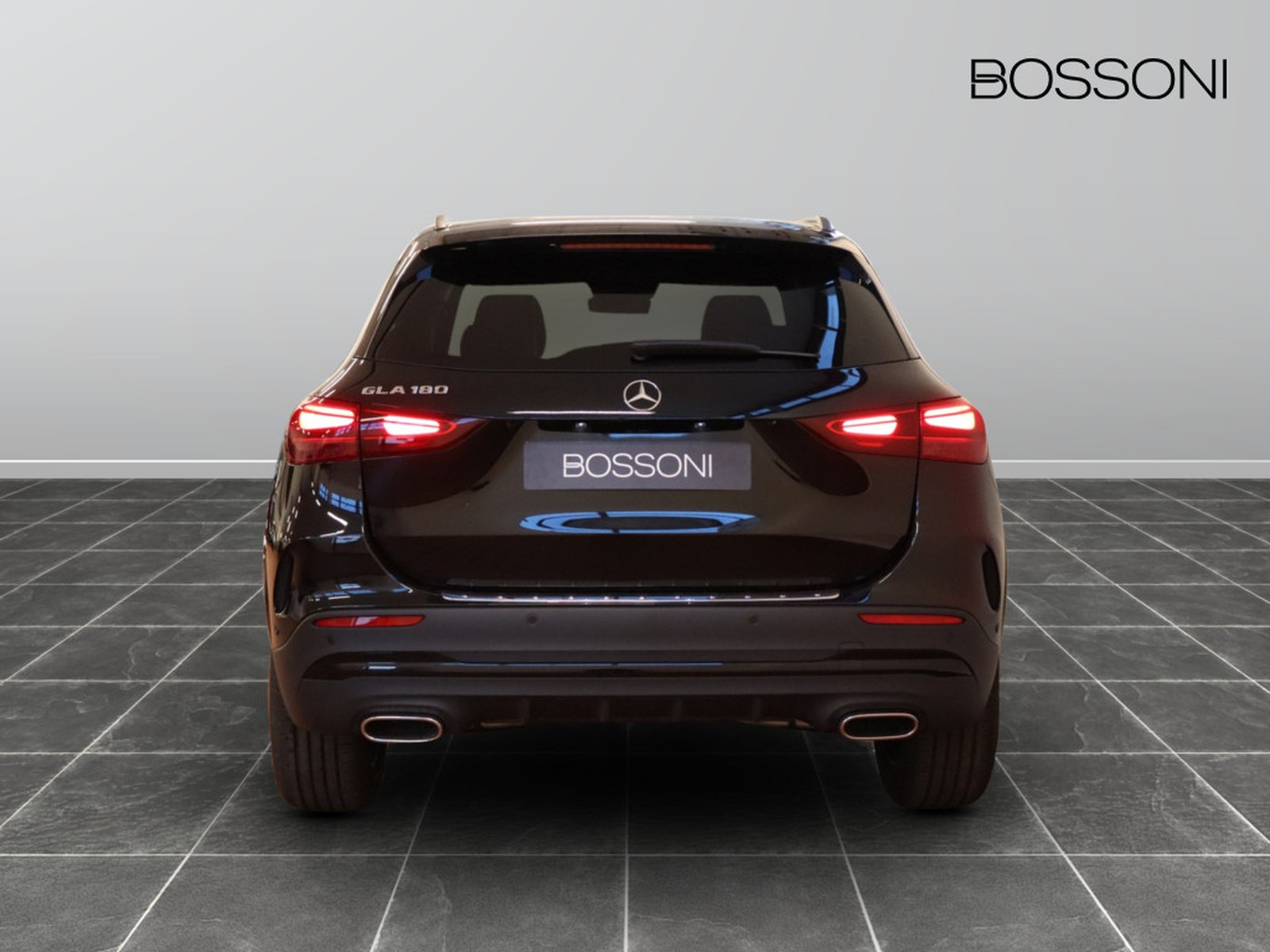 6 - Mercedes GLA 180 amg line premium 7g-dct