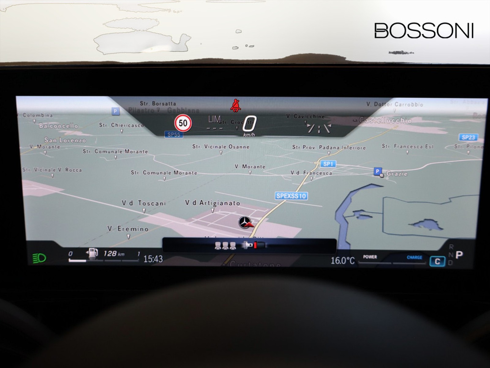 16 - Mercedes GLA 180 amg line premium 7g-dct