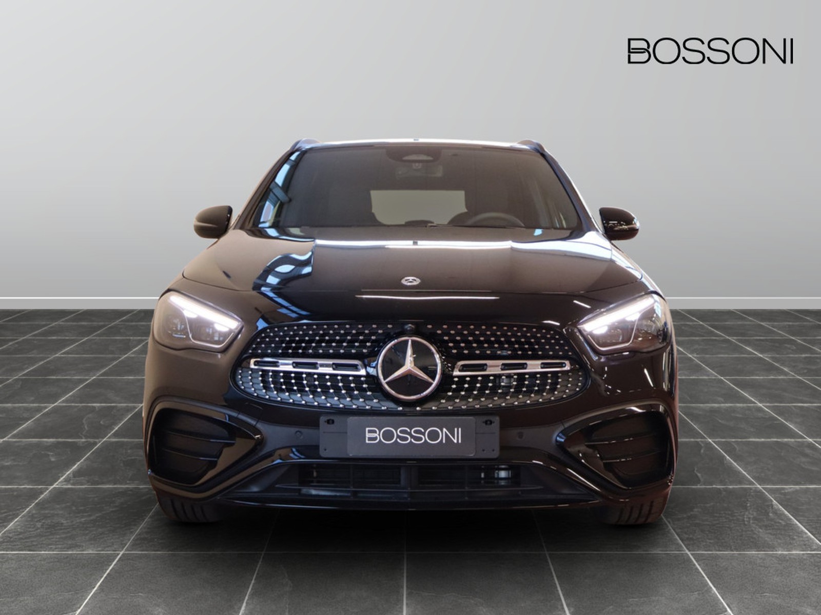 2 - Mercedes GLA 180 amg line advanced plus 7g-dct