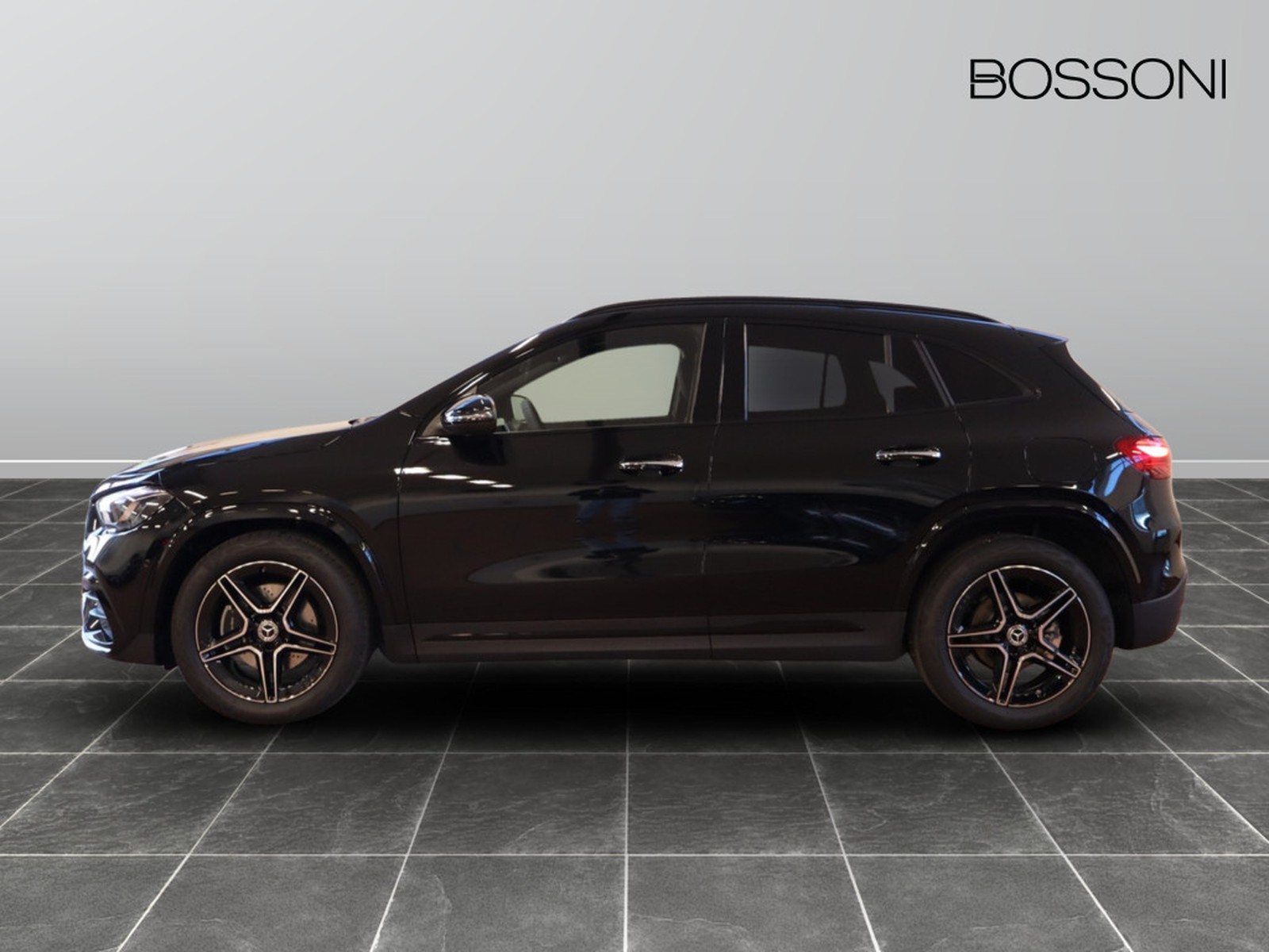 3 - Mercedes GLA 180 amg line advanced plus 7g-dct