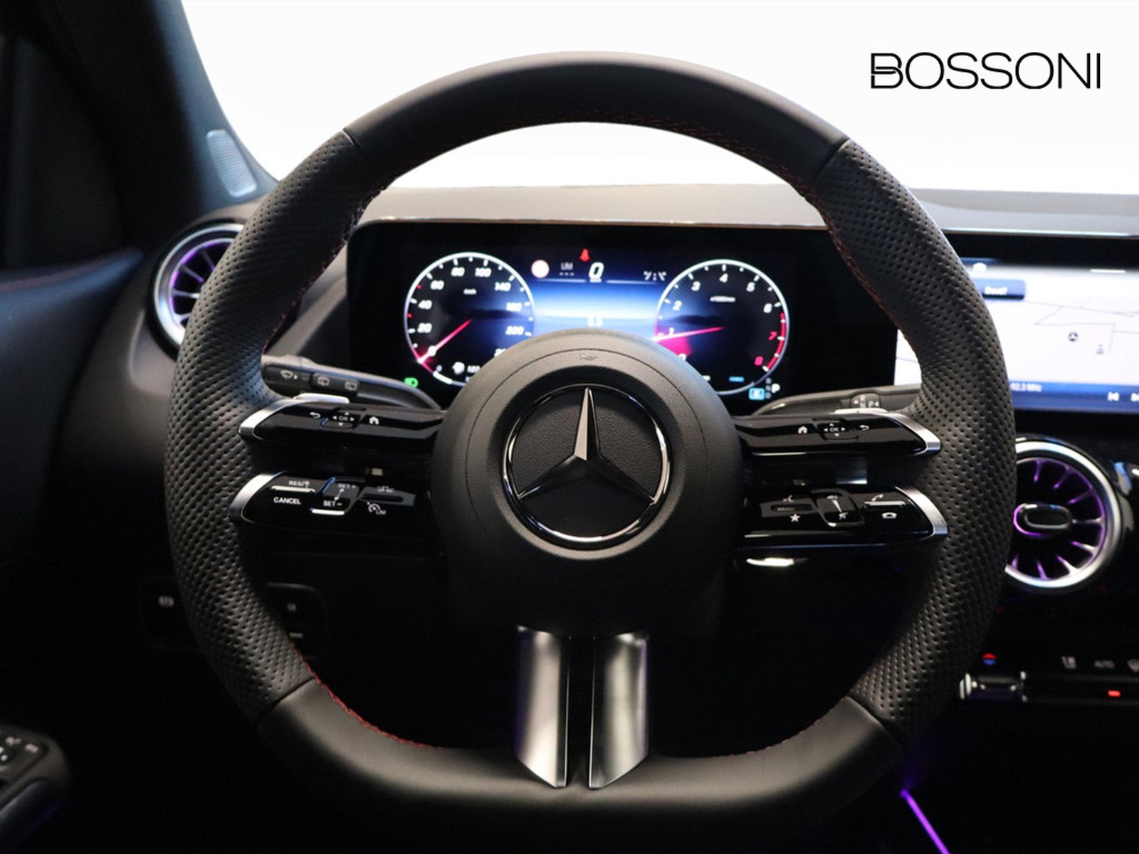 17 - Mercedes GLA 180 amg line advanced plus 7g-dct