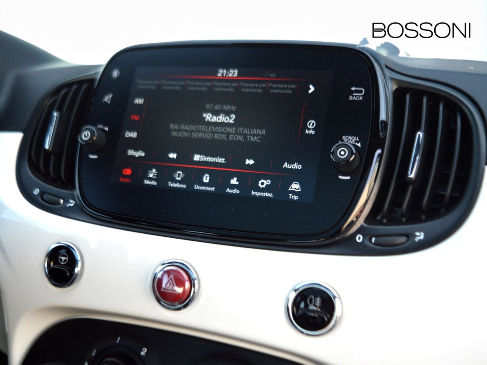 10 - Fiat 500 1.0 firefly hybrid 70cv dolcevita