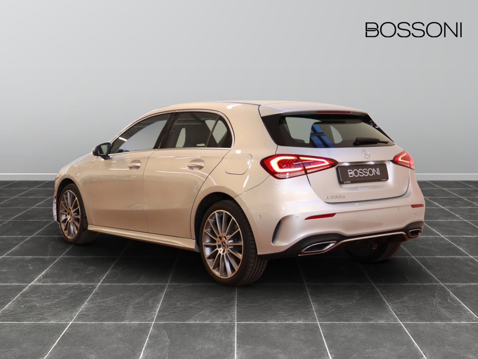 5 - Mercedes Classe A 250 e plug in hybrid (e eq-power) premium 8g-dct