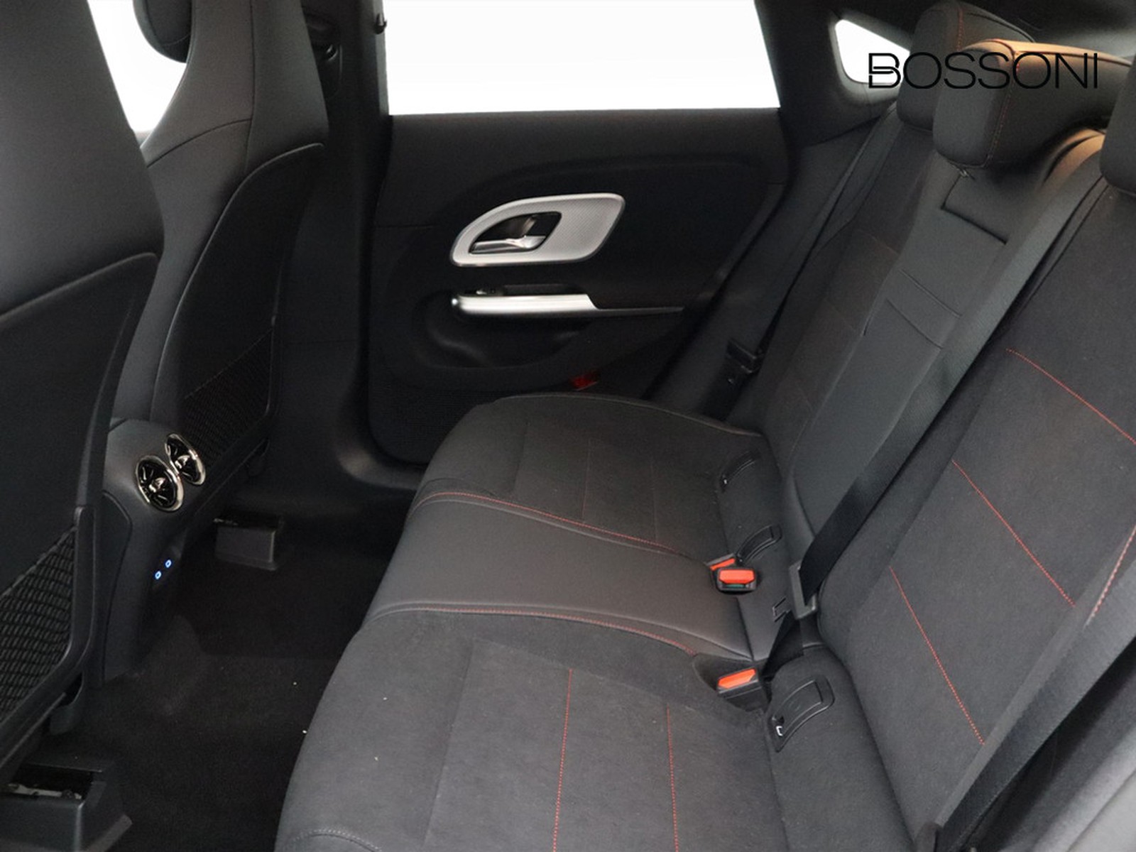 8 - Mercedes CLA 200 advanced plus 4matic auto