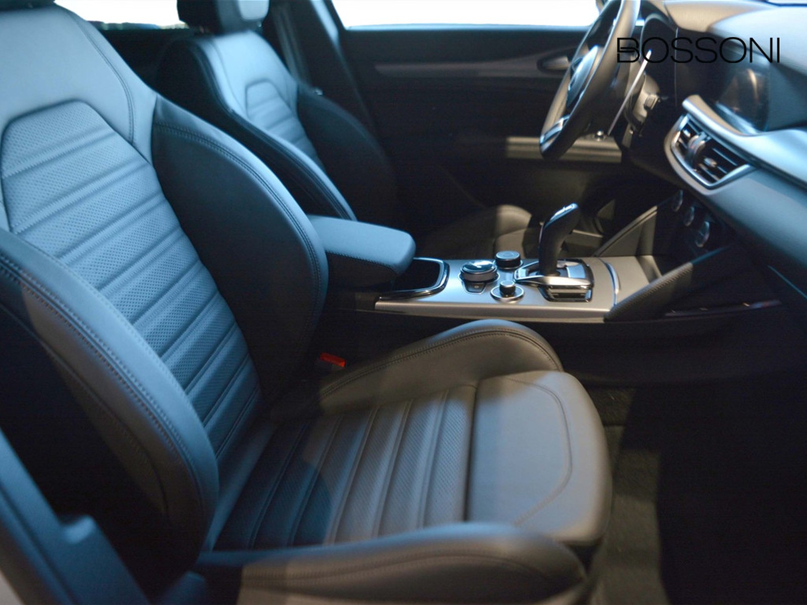 5 - Alfa Romeo Stelvio 2.2 turbo 210cv veloce q4 at8