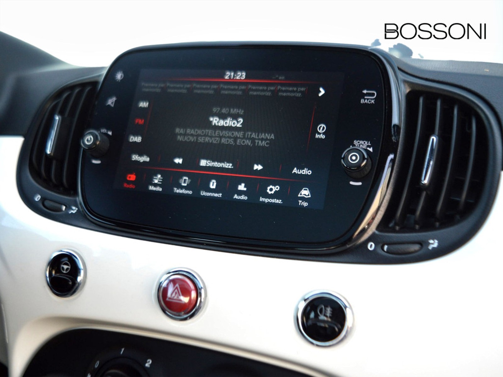 10 - Fiat 500 1.0 firefly hybrid 70cv dolcevita