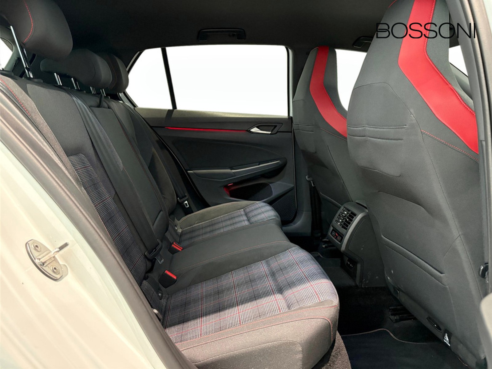 8 - Volkswagen Golf 2.0 tsi 245cv gti dsg