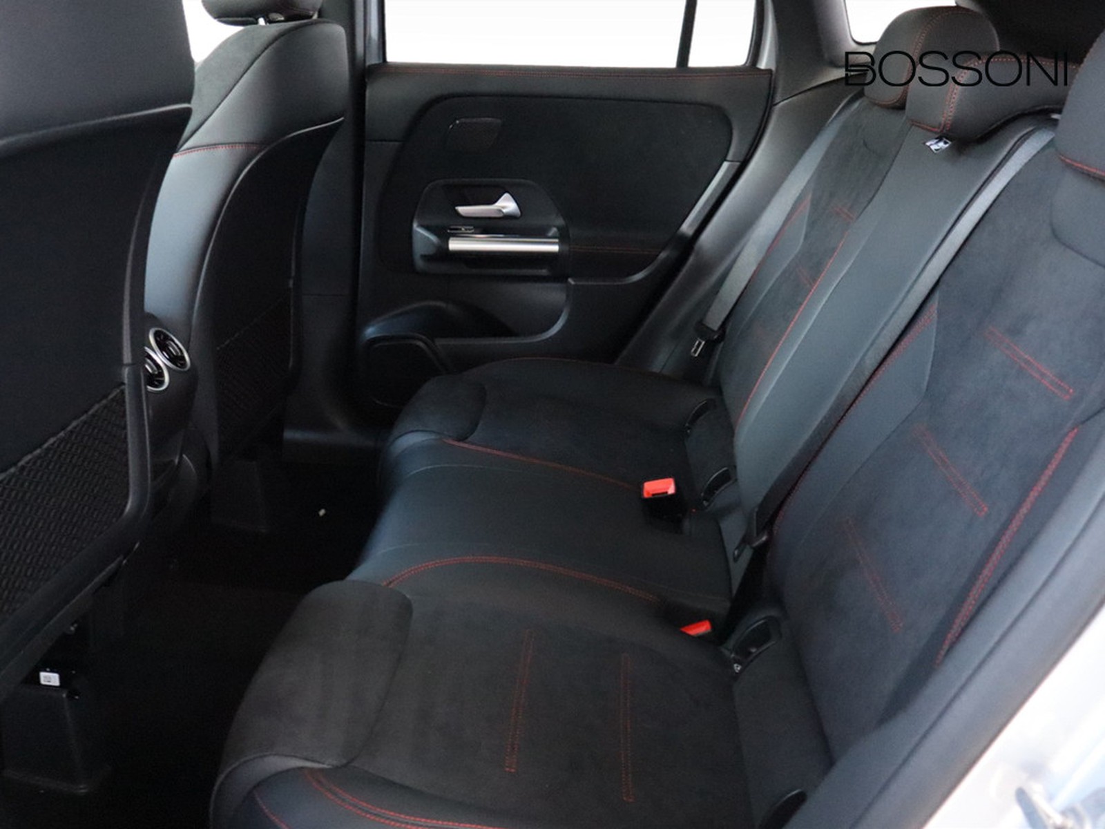 8 - Mercedes GLA 200 d amg line premium 4matic 8g-dct