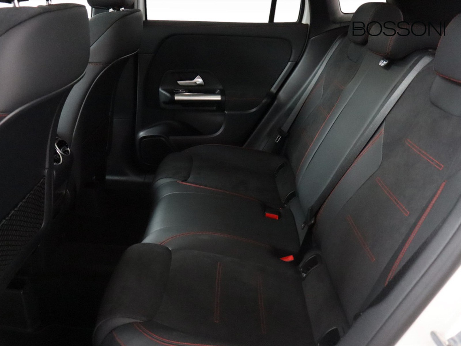 8 - Mercedes GLA 200 d amg line advanced plus 8g-dct