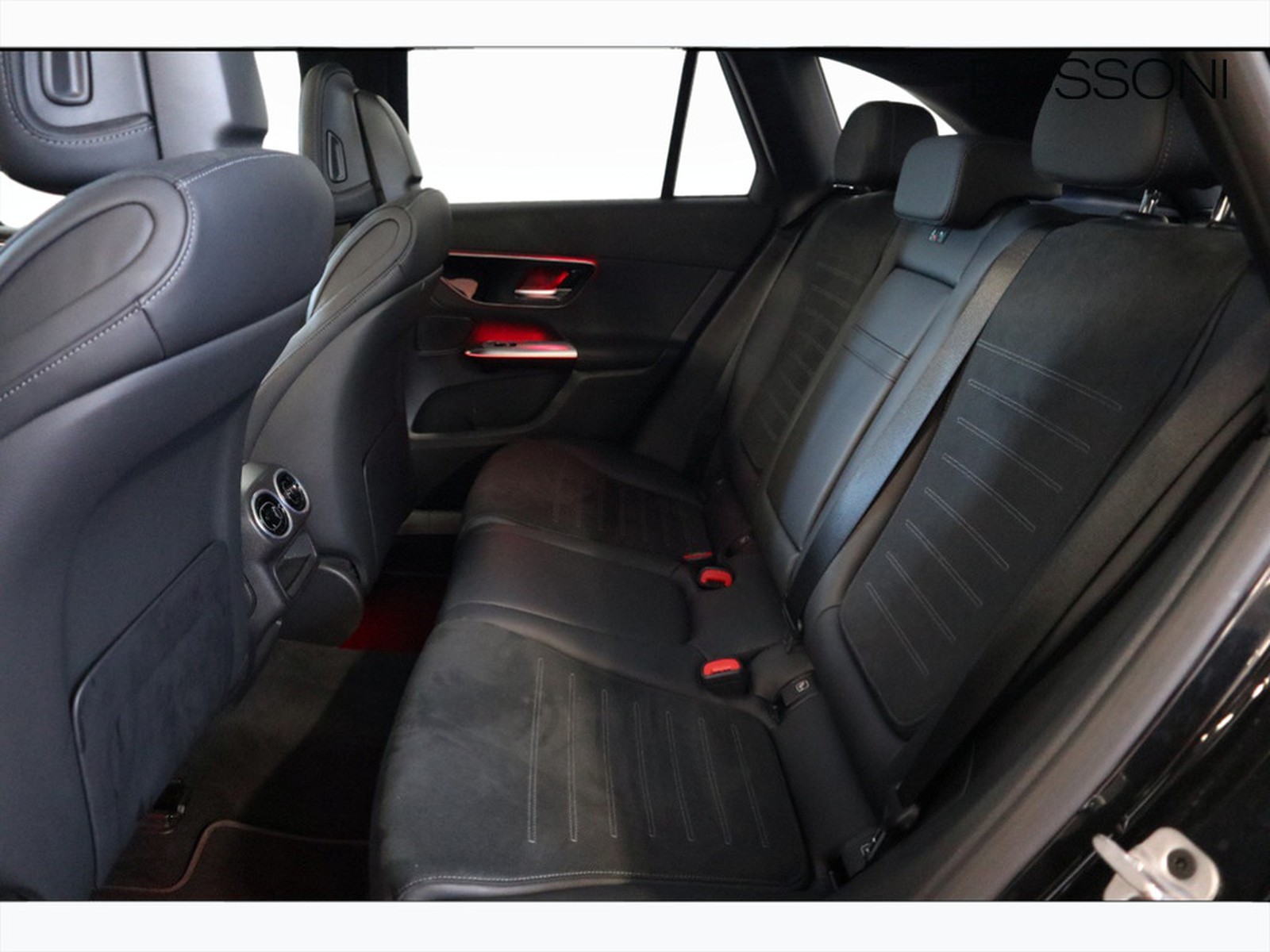 8 - Mercedes GLC suv 300 amg advanced plus 4matic 9g-tronic