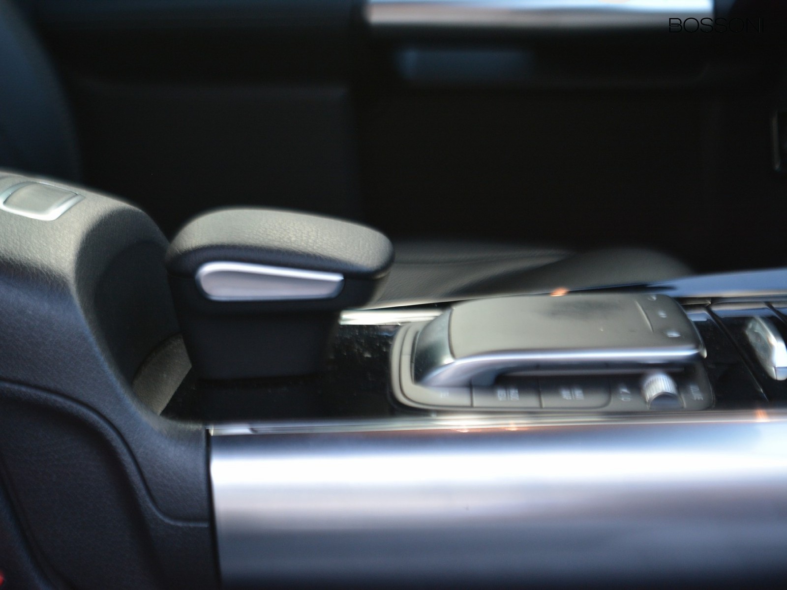 12 - Mercedes GLA 200 d sport plus 8g-dct