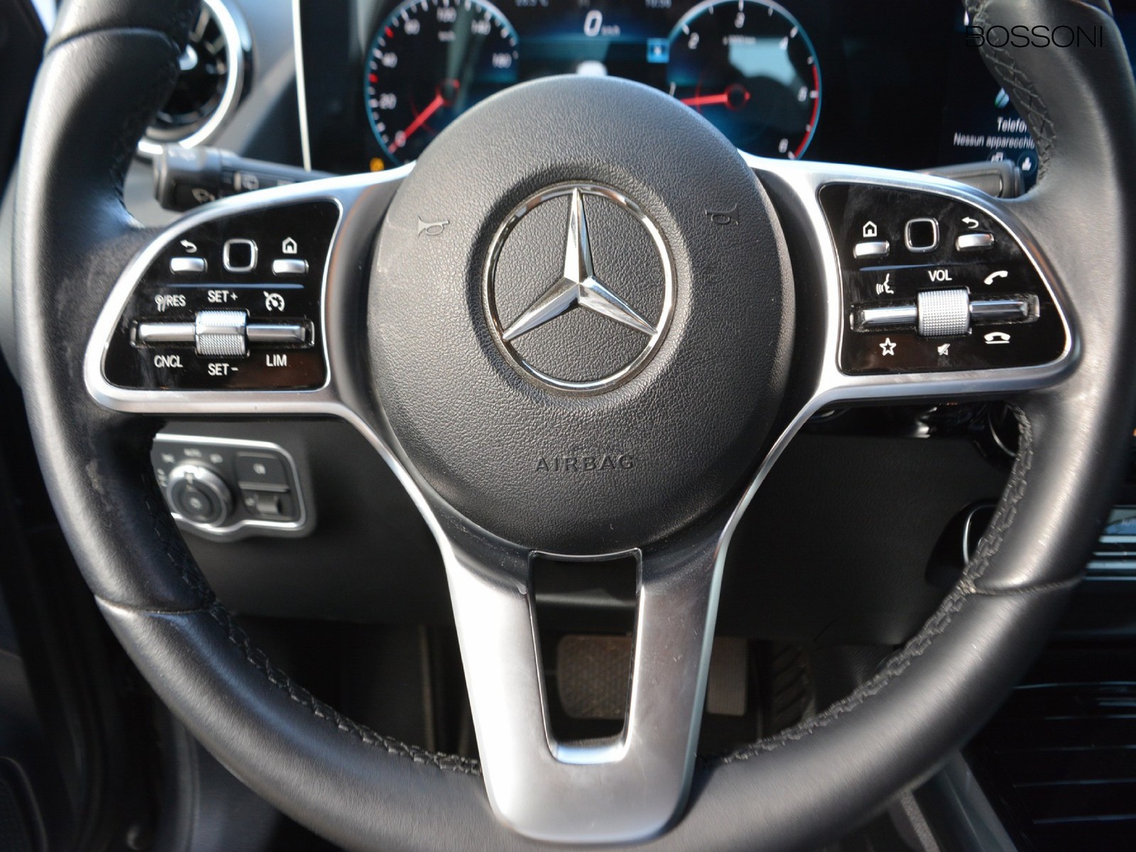 16 - Mercedes GLA 200 d sport plus 8g-dct