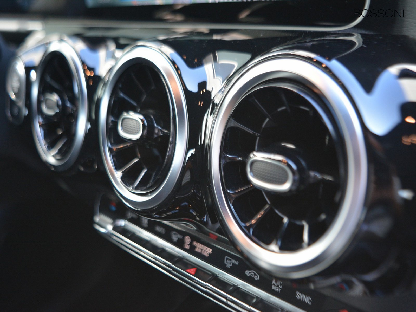 17 - Mercedes GLA 200 d sport plus 8g-dct