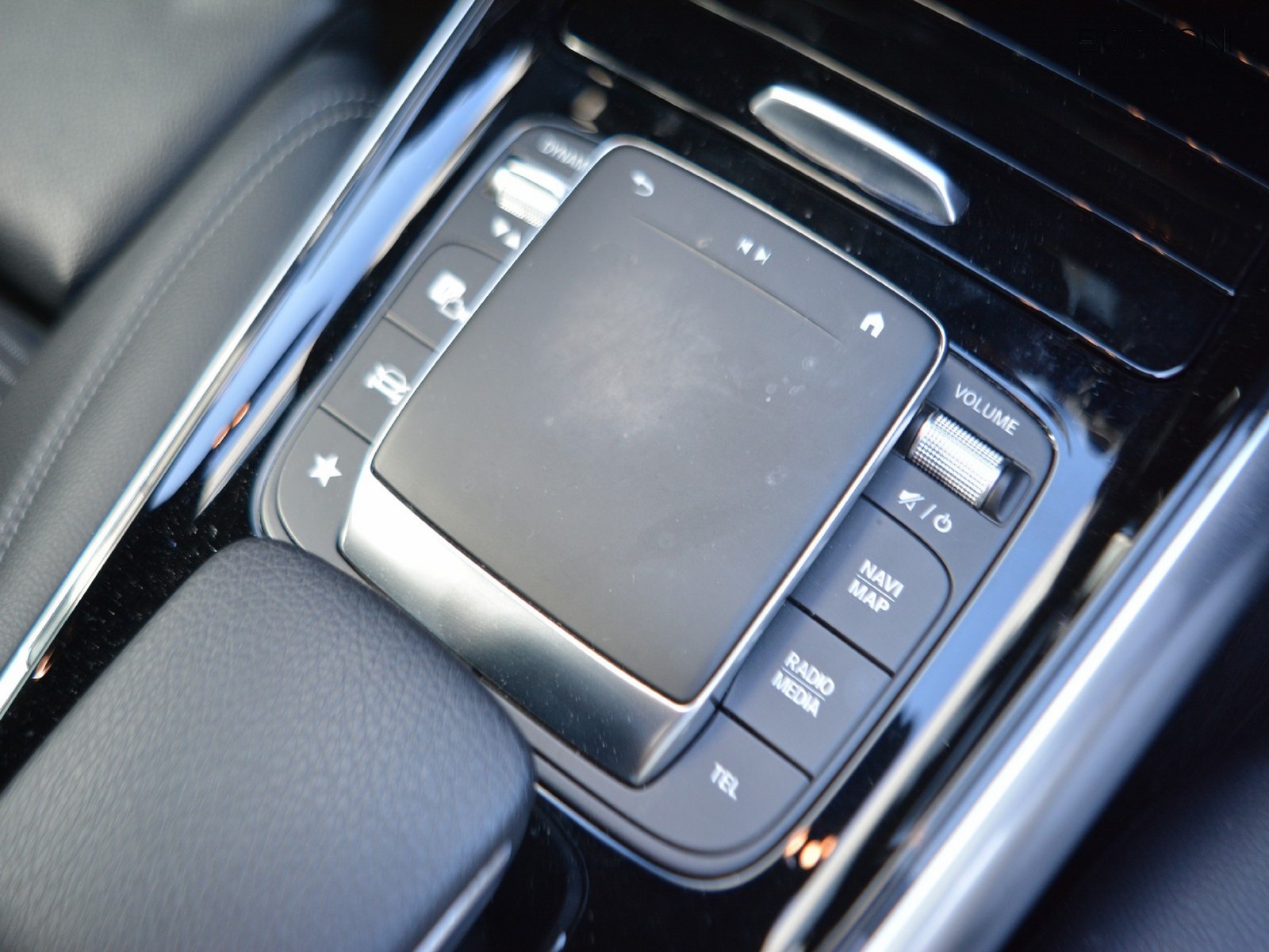 18 - Mercedes GLA 200 d sport plus 8g-dct